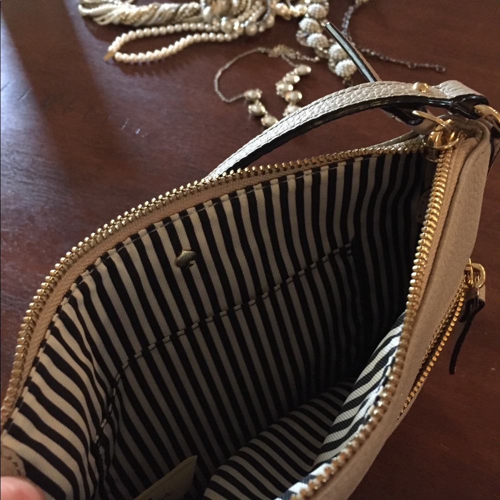Kate Spade purse with a shoulder strap, like new. - Picture 3 of 5